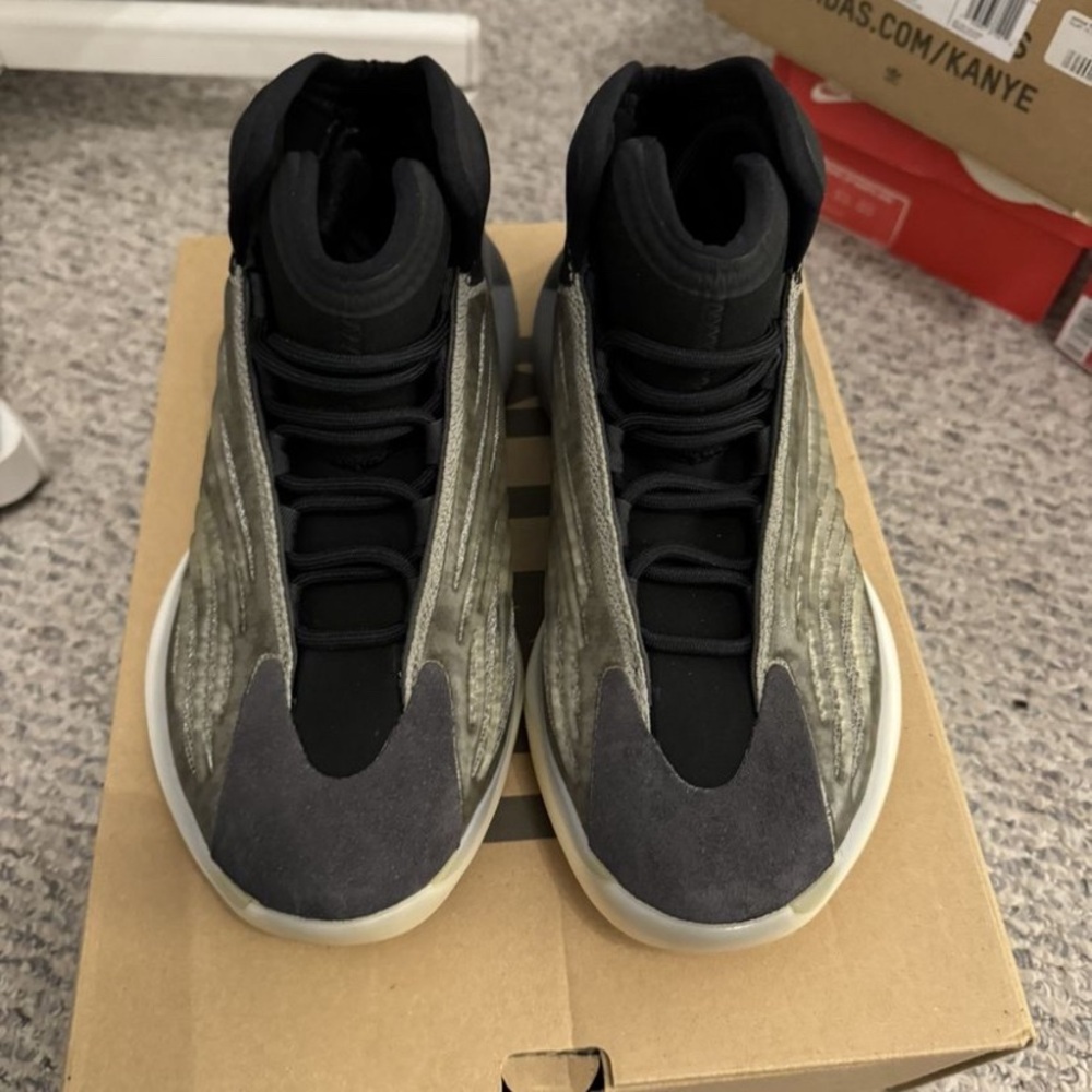 Yeezy QNTM barium